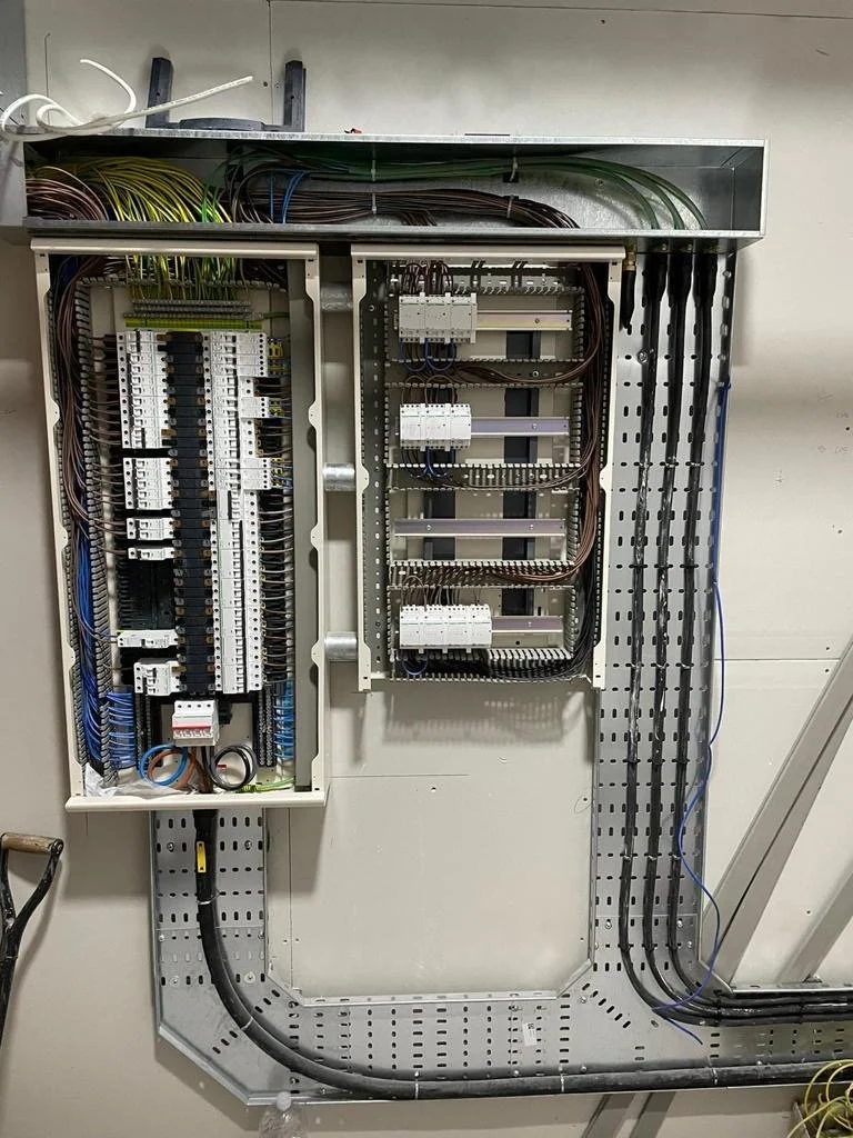 Cable containment installation in commercial project